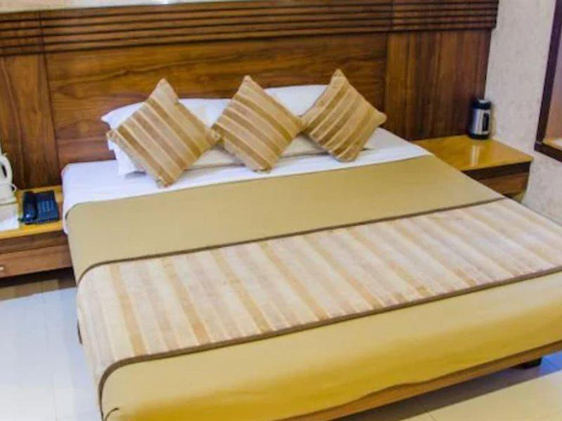 Hotel Chandralok 로나발라 외부 사진