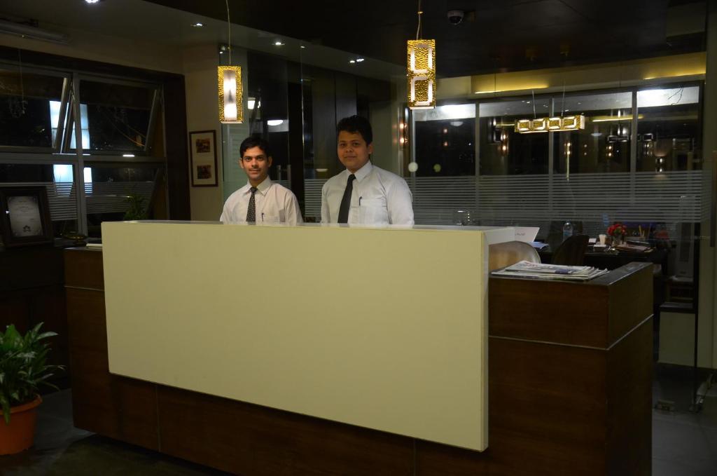Hotel Chandralok 로나발라 외부 사진