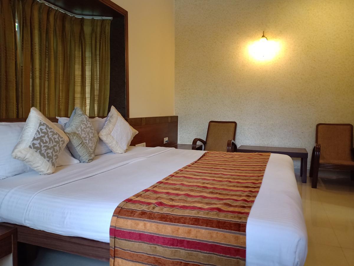 Hotel Chandralok 로나발라 외부 사진