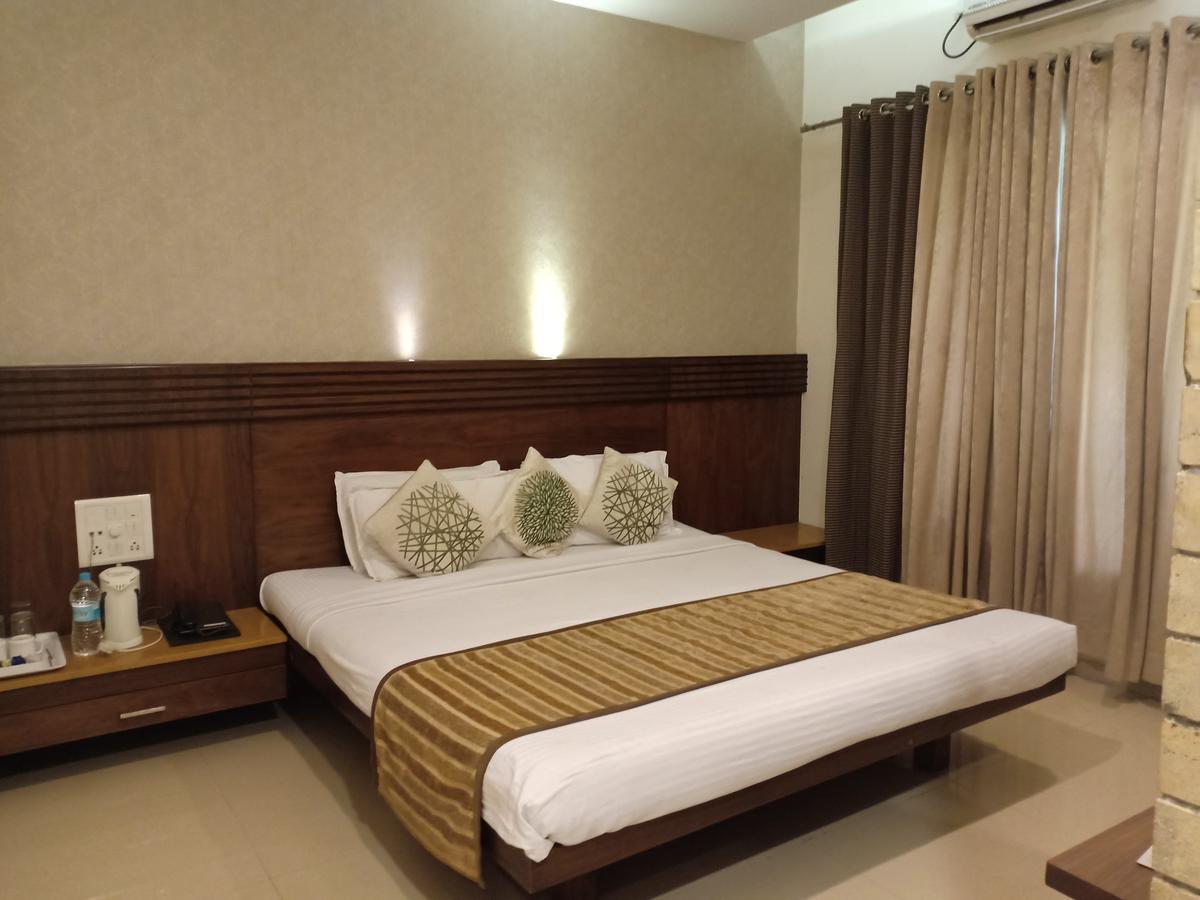 Hotel Chandralok 로나발라 외부 사진